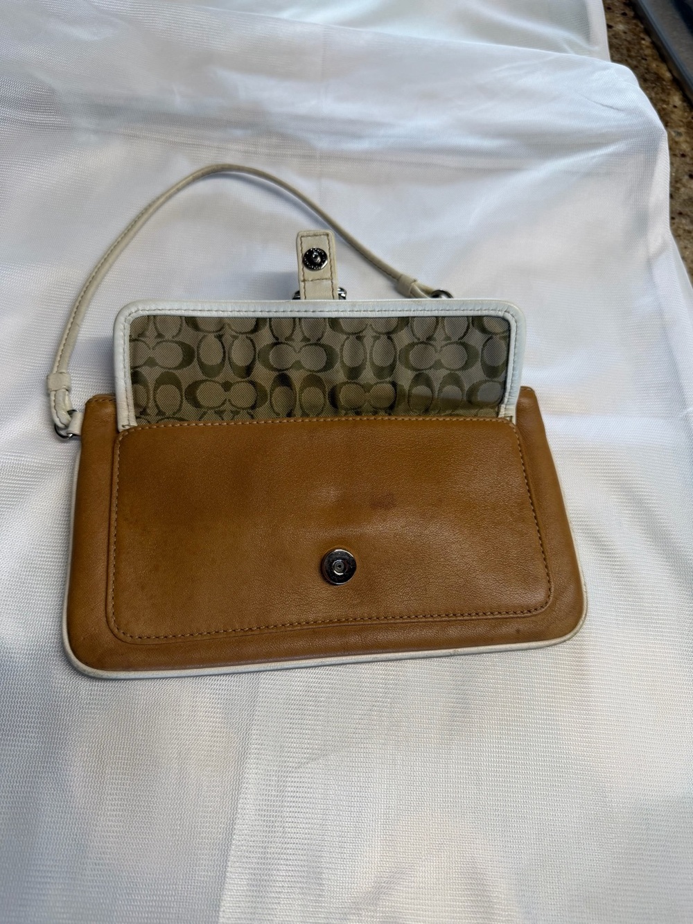 Coach Vintage Y2K Tan Leather & White Trim Wristlet with Signature C Lining - Picture 3 of 6